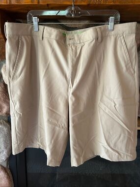 Izod Men's Beige Swingflex Straight Fit Flat Front Golf Shorts, Size 42